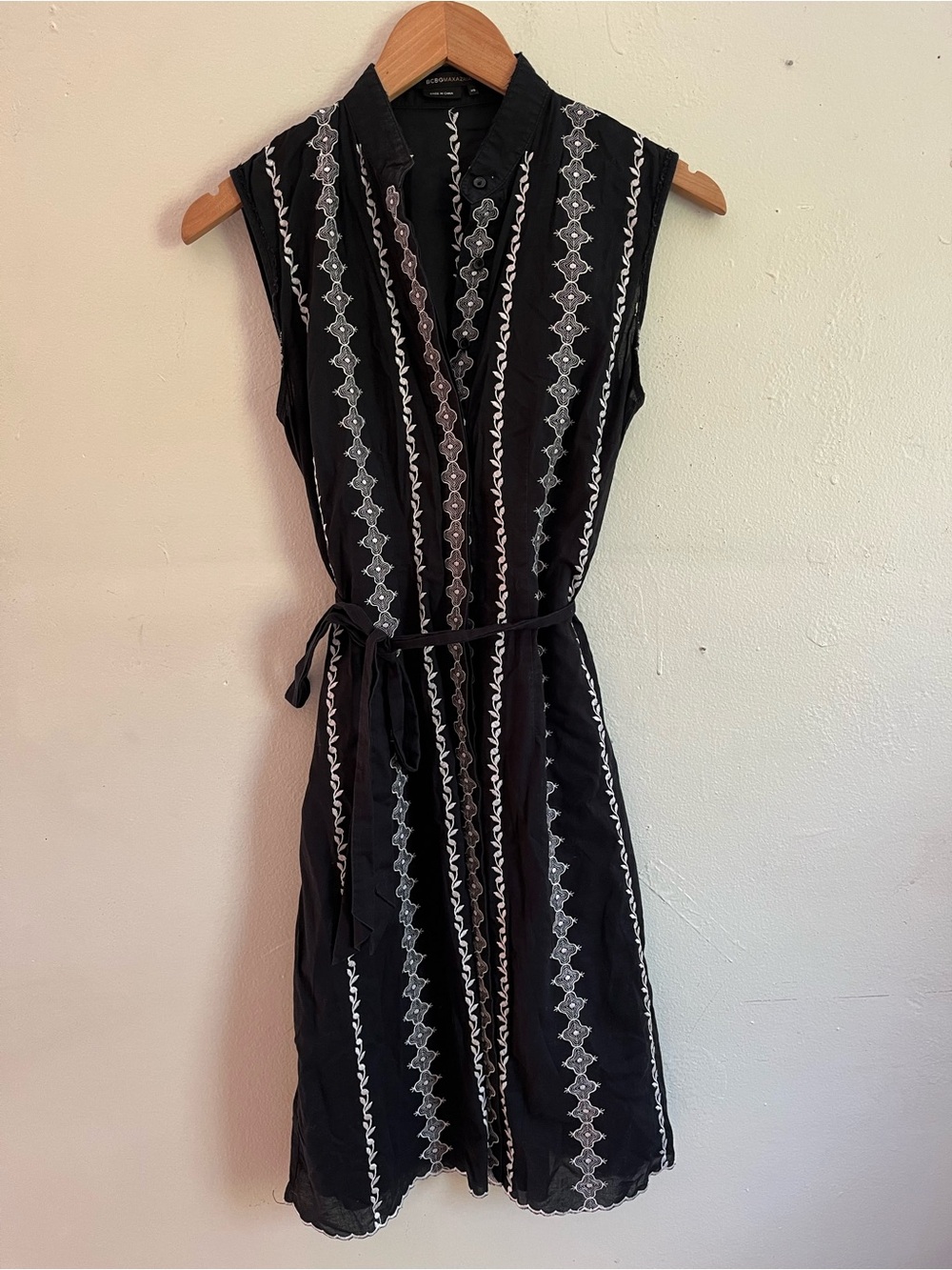BCBGMaxAzria Black Sleeveless Midi Dress with White Embroidery